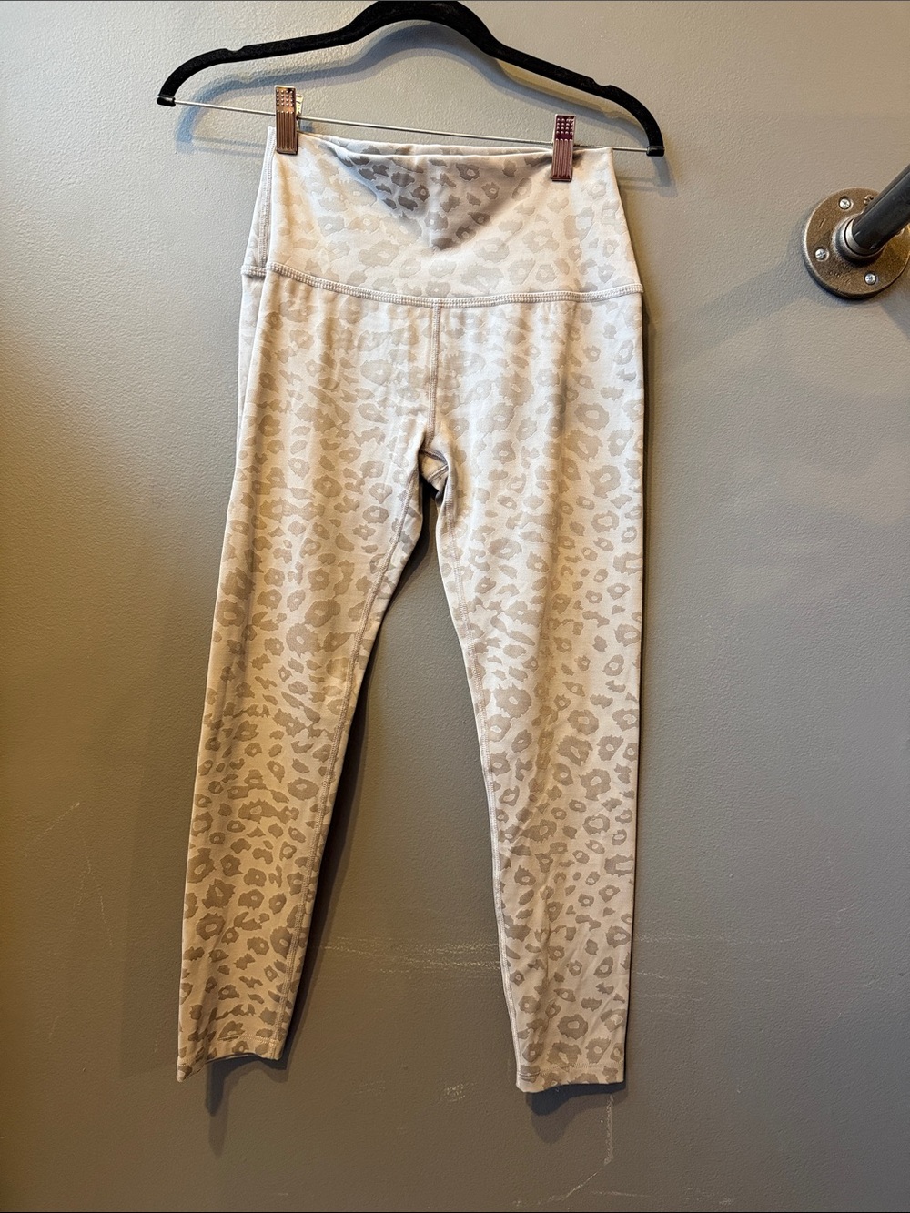 Beyond Yoga High-Waist Beige Leopard Print Leggings